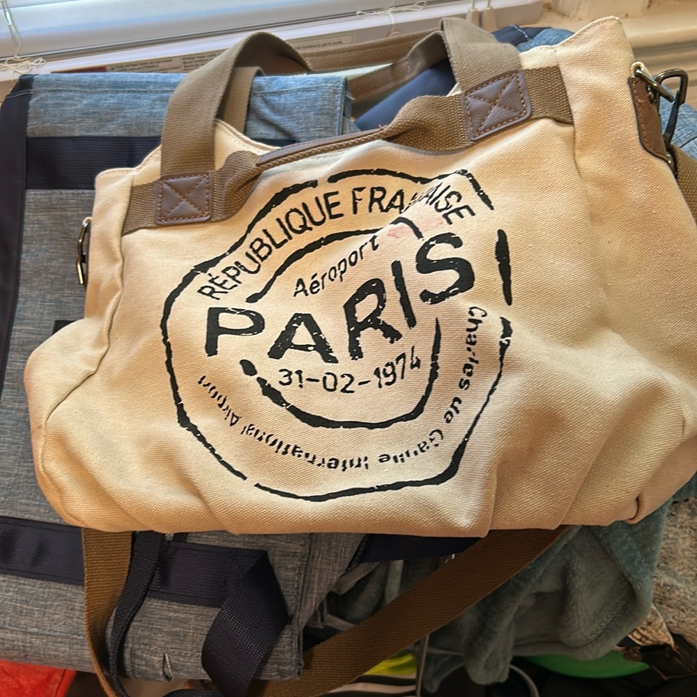 Tote bag three little pockets inside one’s bigger it has the long strap also